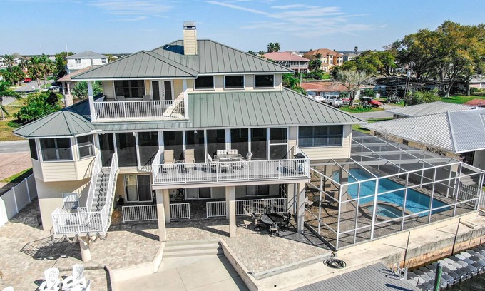 Spring Hill House | Paradise at it's finest , gulf front, heated Pool/Jacuzzi/kayaks/bicycles .