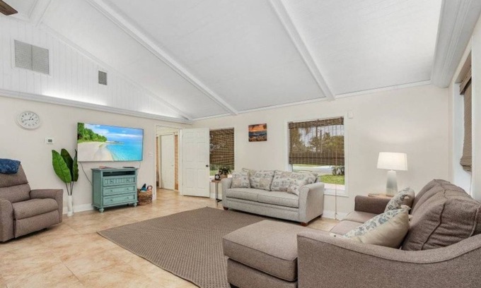 McGregor House | Paradise Getaway at our Luxury & Spacioius 4 BR beauty