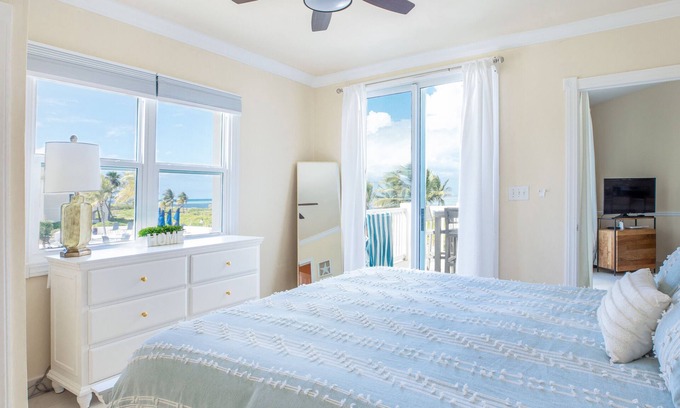 Wheeland Settlement Condo | Paradise Point Ocean and Pool View 2 king beds
