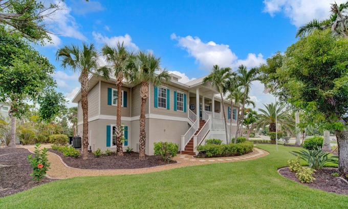 Beachview Country Club Estates House | Paradise Point: Beautiful Pool Home in Beachview!