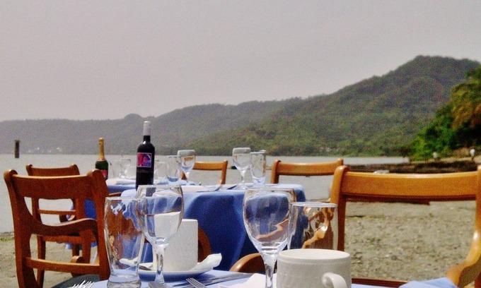 Kuntanse Hotel | Paradise Resort, Lake Bosomtwe