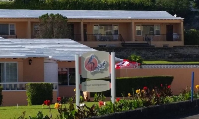 Paget Hotel | Paraquet Apartments