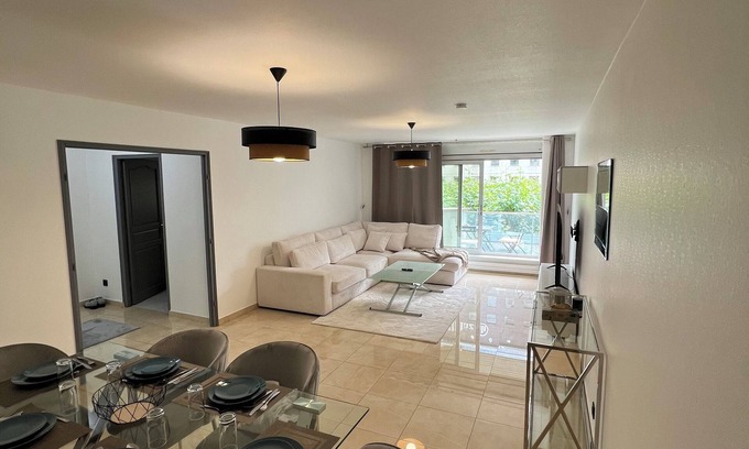 Gambetta Apartment | Paris La Défense - Confort Élégance