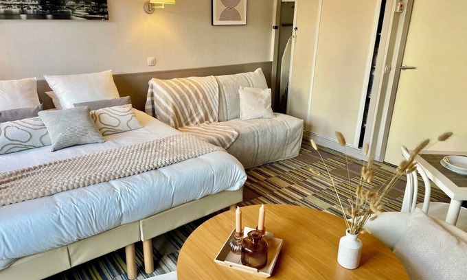Quartier de Javel Apartment | Paris Porte de Versailles Cosy Lodge 2 Appart hôtel parking wifi 4 pers