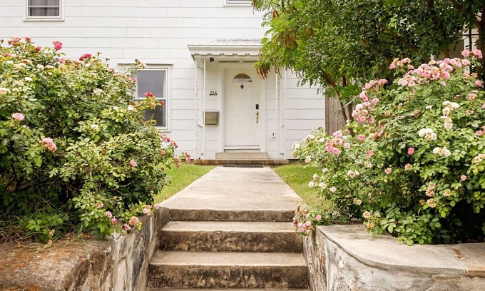 Mahncke Park House | Parkside Mid-Century Charmer in San Antonio