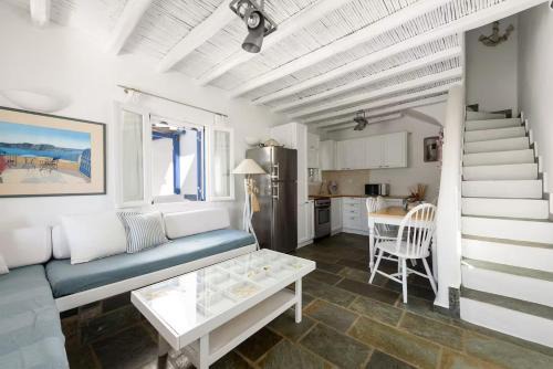 Molos Apartment | Paros 3 bedrooms Maisonette for 6 persons by MPS