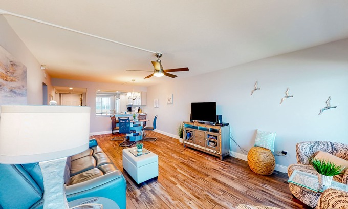 Madeira Beach Condo | Parrot's Cove | Condo in Madeira Beach with a heated pool