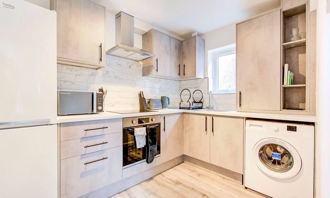 St. Michael's House | Pass the Keys | Bright Spacious Home Away From Home With Parking