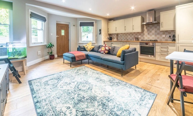 Surbiton Hill Apartment | Pass the Keys | Comfy Apartment With Garden And Free Parking