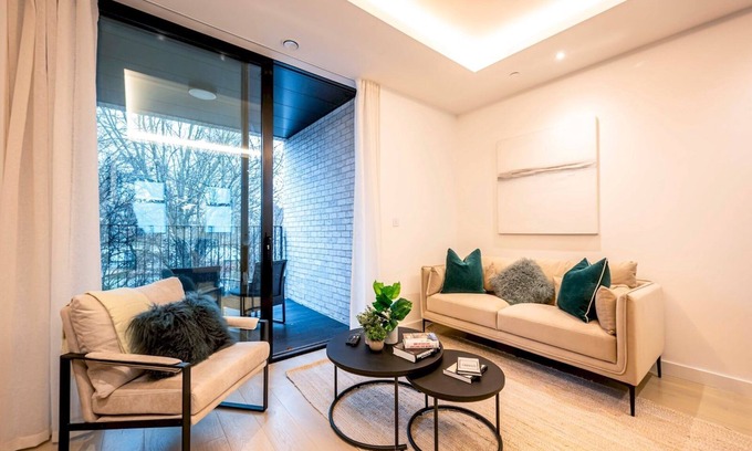 Hackney Downs Apartment | Pass the Keys | Modern Exuberance and Luxury at Lucent House
