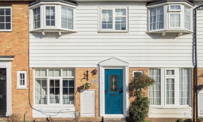 Borehamwood House | Pass the Keys | Stylish Family Friendly 3 Bed Home in Borehamwood