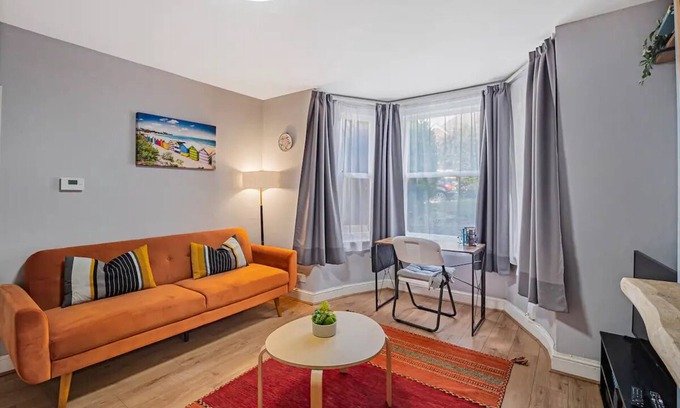 Thurlow Park Apartment | Pass the Keys | Tulse Hill - 1BD w/beautiful private garden