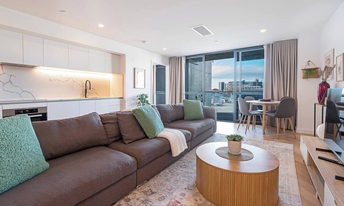 Hobart Central Business District Apartment | Patrick Calm Easy Living near Dining and Hobart CBD