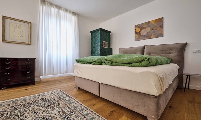 Caldaro Sulla Strada del Vino Apartment | Patrizia: Im Herzen von Kaltern. Saniert, Innenhof, Parkplatz und Viel Platz