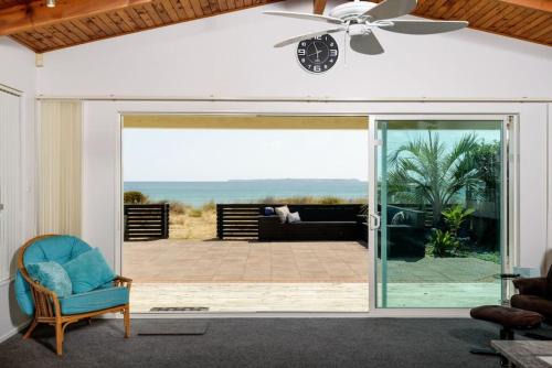 Papamoa Beach House | Pats Place on the Beach