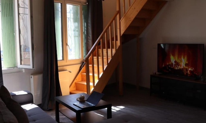 Pont de Vivaux Apartment | Pavillon en loft 87 M 10e, jacuzzi