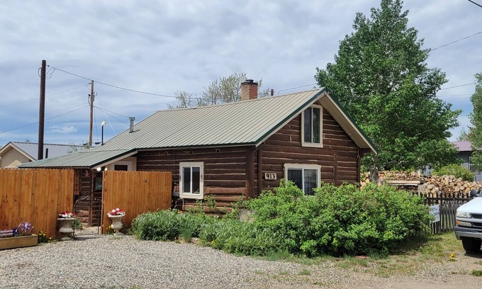 Walden Cabin | Payton's Place. A cozy cabin with private outdoor space pet friendly. n