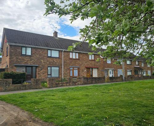Gravesend House | Peace and Love House