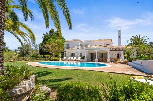 Estombar Villa | Peaceful 4BR villa on Gramacho golf resort w/private pool