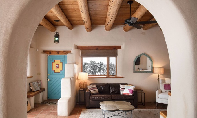 Valdez House | Peaceful Adobe home between Taos/TSV- Mountain Views, Hot Tub, Summer Garden