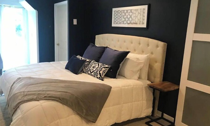 Hector House | Peaceful and private renovated barn right off the winery and brewery trail
