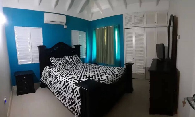 St. Ann's Bay House | Peaceful and Safe