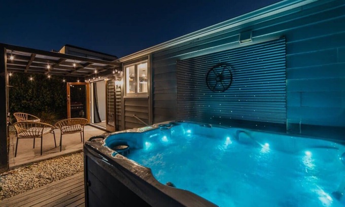Christchurch Cottage | Peaceful City Cottage & Hot Tub
