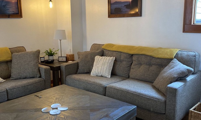 Sellwood-Moreland Apartment | Peaceful+Cozy StudioApt-Steps to Central Sellwood