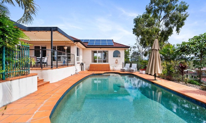 Bridgeman Downs Apartment | Peaceful Family Home: 4-Bed, Pool, Alfresco Dining
