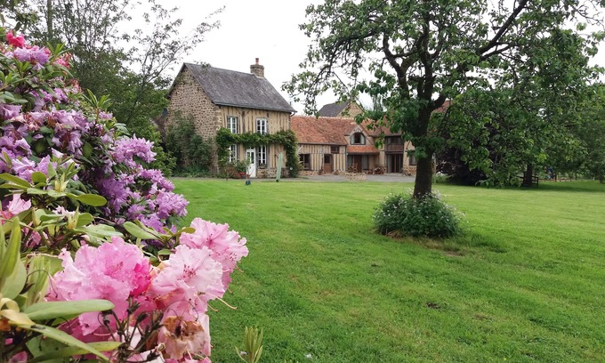 Saint-Denis-de-Villenette Cottage | Peaceful Country setting with beautiful garden