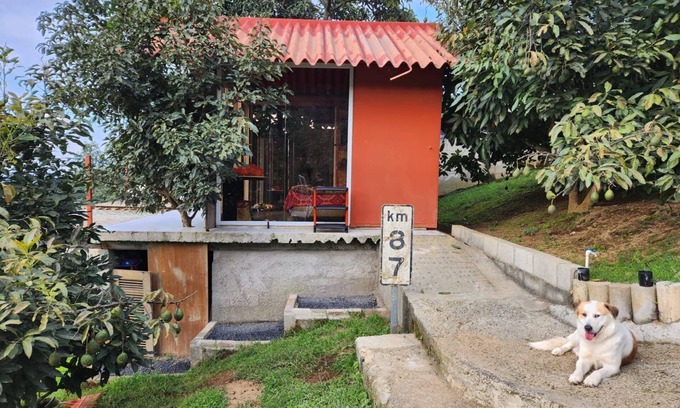 Santa Catarina Barahona Cabin | Peaceful Cabin Near Antigua Guatemala with Farm Animals to connect with nature