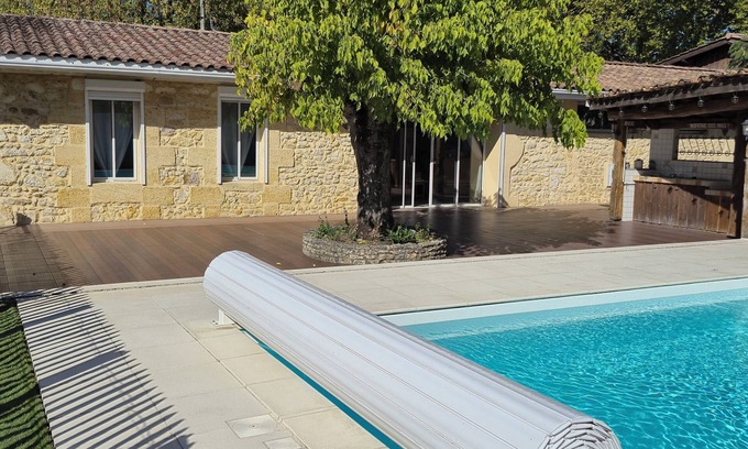 Saint-Laurent-de-Medoc House | Peaceful house between Médoc vineyards and Hourtin lake. Pool area.