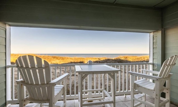 Colington Condo | Peaceful Oceanfront OBX Getaway