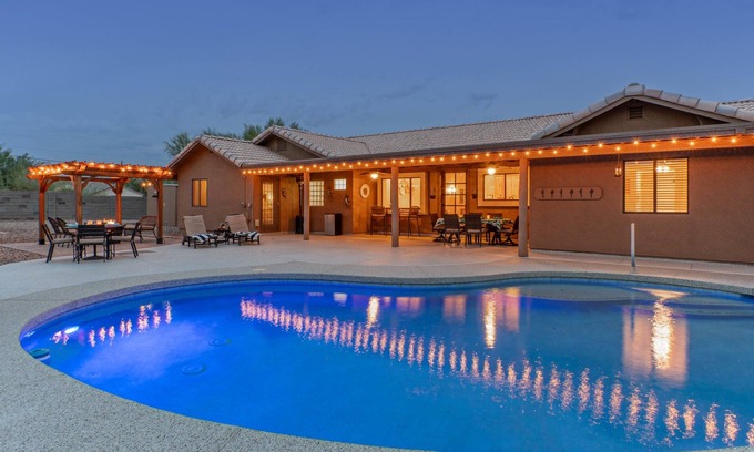 East Mesa House | PEACEFUL: One Story, 1 Acre Lot, Htd POOL, Fire Pit, Cornhole, 3 Bikes, TVs All BRs, RV Parking
