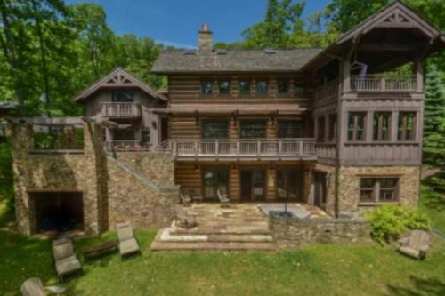 Swanton House | Peaceful Paradise