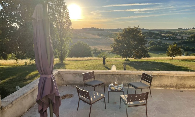 Lectoure House | peaceful place at the top of a hill, with an amazing 360° view.
