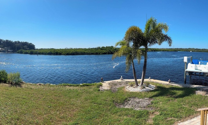Tarpon Springs House | Peaceful Point Palace on the river