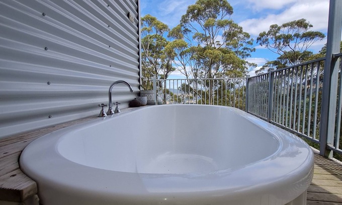 Ranelagh Cabin | Peaceful, relaxing eco cabin surrounded by nature, 50 min from Hobart
