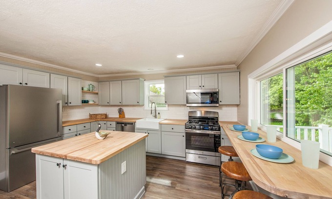 Gloria Glens Park Cottage | Peaceful, Renovated 3BR Home by Chippewa Lake/Pet Friendly