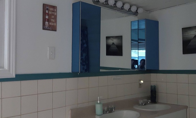 Hamilton Cottage | Peaceful retreat on the Shores of Lake Erie