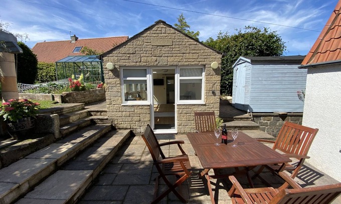 Kilrenny Apartment | Peaceful studio, quirky and unique in a large garden. near beaches,golf courses.