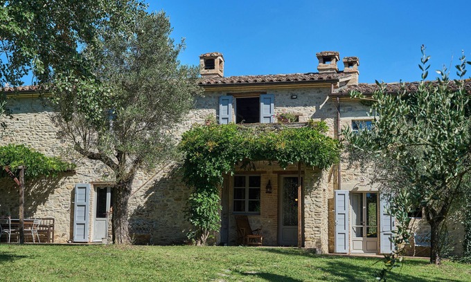 Montone Villa | Peaceful Villa in the Umbrian Hills of Italy