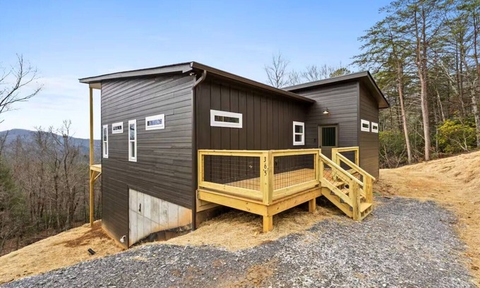 Hayesville House | Peaks & Pines Retreat - Gated & Fully Paved - Private Home
