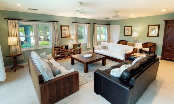Bodden Town House | Pease Bay Manor is a secluded villa on a private beach - call Cayman Villas