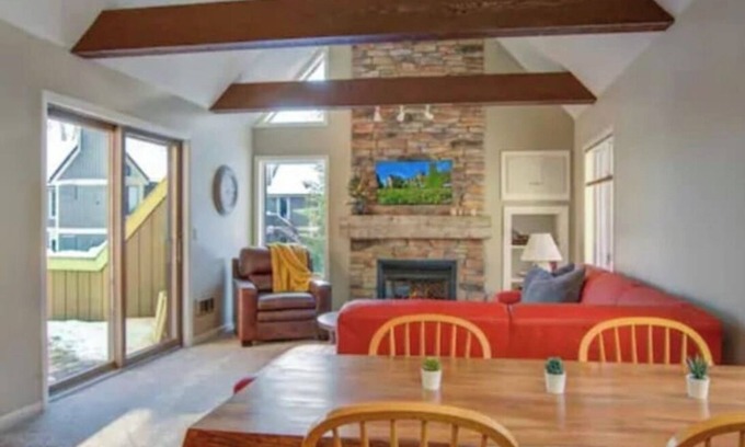 Clymer Condo | Peek & Peak slope side chalet, close to golf too!