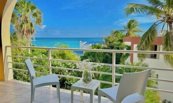 Pelican Key Apartment | Pelican 2 bedr ocean view apt - shared pool