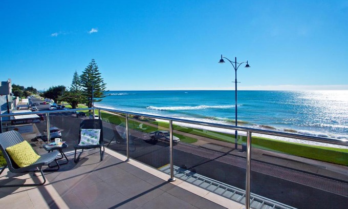 Penguin House | Penguin Waterfront Escape