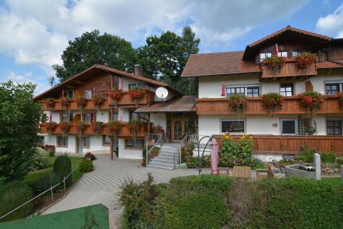 Thening House | Pension Weiß
