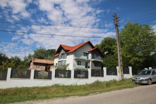 Valea Danului House | pensiunea ALBERO