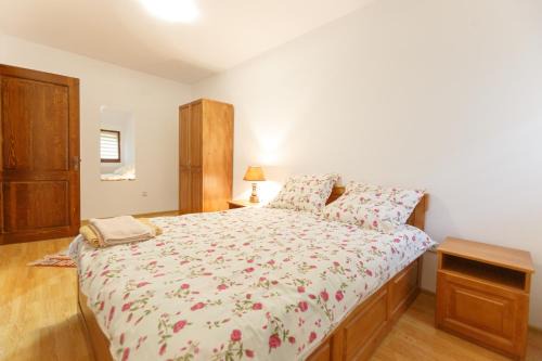 Lunca Jaristei Cabin | Pensiunea Cașoca-Cascadă